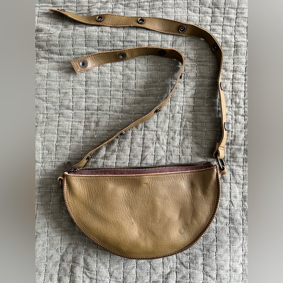 Lyons Leather Co. Green Leather Crossbody Small Bee - Picture 8 of 12